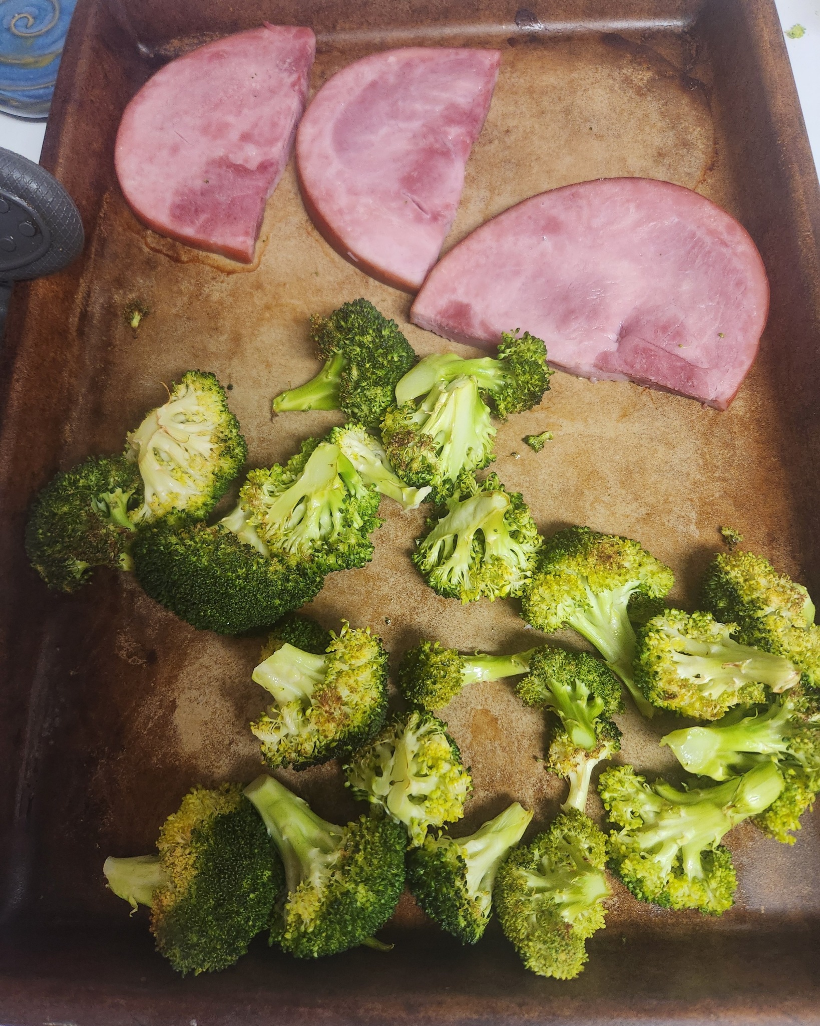 Dinner doesn’t have to be a complicated recipe.  These days, I haven't been getting home til 7pm or later.  I certainly have no energy to cook with a whole lot of ingredients to put a "recipe" together. 

Sheet pan meals are my life line. (My Stone Bar Pan is the workhorse in my kitchen) I choose a protein, some veggies, and sometimes potatoes, rice, etc. to go with it.  This night of the week, I chose to go without the carbs.  My go to would have been sweet potatoes (in the microwave for 8 minutes) to go with the ham steak and broccoli. 

What's your favorite simple "meat and potato" (and veggie of course) dinner?

#dinner #DinnerDecisions  #whatsfordinner #stoneware